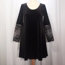 Robe Trapèze évasée En Velours Et Dentelle Noirs Manches Longues