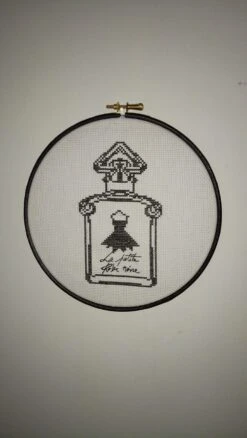 Broderie Moderne Dans Tambour "la Petite Robe Noire" -Éclat Boutique 1508326 broderie moderne dans tambour la petite robe noire 3