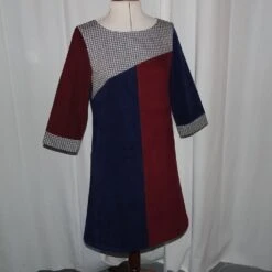 Robe Trapèze En En Velours Milleraies à Manches ¾ Dans Les Tons Bleu, Marine Et Bordeaux