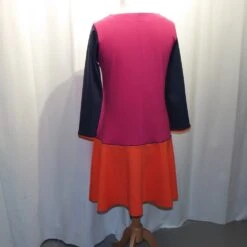 Robe Trapèze Ample Colorée En Jersey Punto Milano Orange Rose Et Bleu Marine -Éclat Boutique 1578920 robe trapeze ample coloree en jersey punto milano orange r 5
