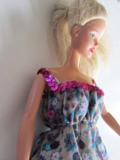 Vêtements Pour Poupée Barbie - "petite Robe Légère Fleurie "printemps"" -Éclat Boutique 165432 vetements pour poupee barbie petite robe legere fleur 5