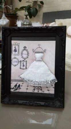 Collection Cadre Baroque La Petite Robe Blanche Shabby Sur Carton Plume -Éclat Boutique 1787891 collection cadre baroque la petite robe blanche shabby sur c 3