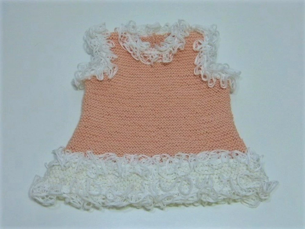 Robe Rose & Blanche à Volant Pour Bébé Tricotée Main 100% Coton 3 Robe Rose & Blanche à Volant Pour Bébé Tricotée Main 100% Coton – Image 3