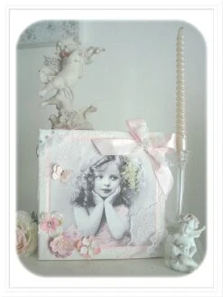 Tableau De Style Rétro : " Fillette à La Robe Rose "