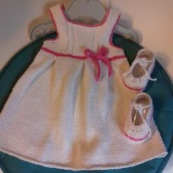 Robe Blanche Et Ces Chaussos Assortis