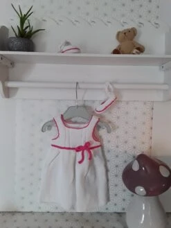 Robe Blanche Et Ces Chaussos Assortis -Éclat Boutique 1854676 robe blanche et ces chaussos assortis 4