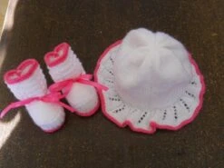 Robe,chapeau Et Chaussons 3 Mois -Éclat Boutique 1909650 robe chapeau et chaussons 3 mois 4