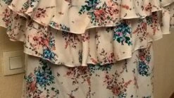 Robe Courte, En Viscose Blanche Imprimé Fleur Bleu Et Rose