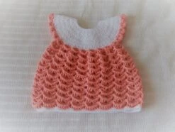 Robe Bébé Empiècement Blanc, Corps Saumon, Fait Main Au Crochet