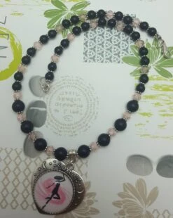 Collier "la Petite Robe Noire" -Éclat Boutique 2108734 collier la petite robe noire 3