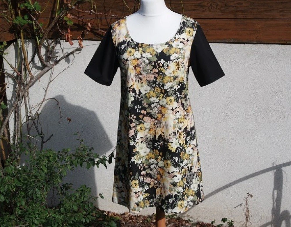 Robe Trapèze à Fleurs, Robe Manches Courtes, Robe Habillée 2 Robe Trapèze à Fleurs, Robe Manches Courtes, Robe Habillée – Image 2