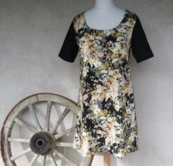 Robe Trapèze à Fleurs, Robe Manches Courtes, Robe Habillée 8 Robe Trapèze à Fleurs, Robe Manches Courtes, Robe Habillée -Éclat Boutique 2235931 robe trapeze a fleurs robe manches courtes robe habille 3