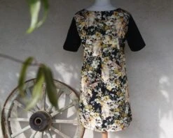 Robe Trapèze à Fleurs, Robe Manches Courtes, Robe Habillée 9 Robe Trapèze à Fleurs, Robe Manches Courtes, Robe Habillée -Éclat Boutique 2235931 robe trapeze a fleurs robe manches courtes robe habille 4