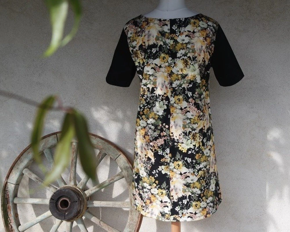 Robe Trapèze à Fleurs, Robe Manches Courtes, Robe Habillée 4 Robe Trapèze à Fleurs, Robe Manches Courtes, Robe Habillée – Image 4