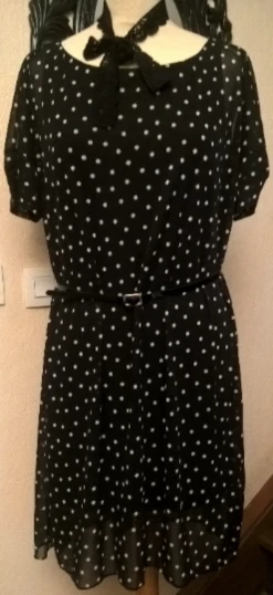 Robe Courte/en Tissu Résille Noire à Pois Blanche/idée Cadeau Femme -Éclat Boutique 2238806 robe courte en tissu resille noire a pois blanche idee ca 5