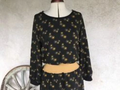 Robe En Crêpe Fluide Taille élastique, Robe Noire Motifs Soleils Jaune Et Gris, Robe Hiver -Éclat Boutique 2334080 robe en crepe fluide taille elastique robe noire motifs s 3