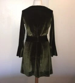 Robe Trapèze En Jersey Velours, Encolure En V, Manches Longues, Couleur Au Choix Kaki, Bordeaux, Noir -Éclat Boutique 2365132 robe trapeze en jersey velours encolure en v manches long 3