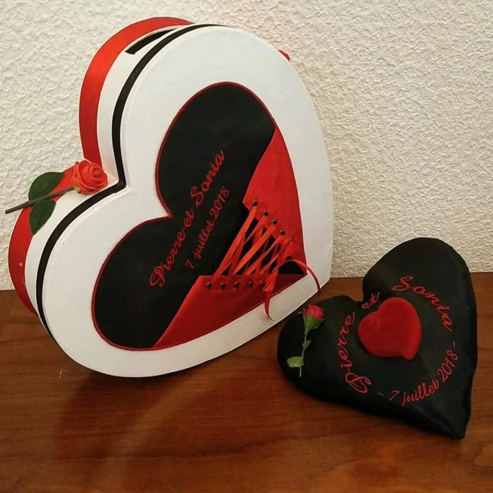 Devant -Éclat Boutique 2496311 coussin de mariage theme tango en rouge et noir avec sa cag 1