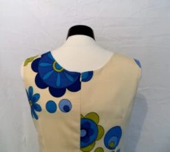 Robe Droite Blanc Cassé à Motifs Asymétriques Floraux, Coupe Droite Semi-ajustée, Doublée, Fait-mains. -Éclat Boutique 2717770 robe droite blanc casse a motifs asymetriques doublee 5