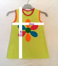Robe Trapèze Pour Fillette,robe Tunique, Couleur Anis , Avec Grosse Fleur En Appliqué Sur Le Devant, Fait-main. -Éclat Boutique 2739222 robe trapeze pour fillette couleur anis avec grosse fleu 3