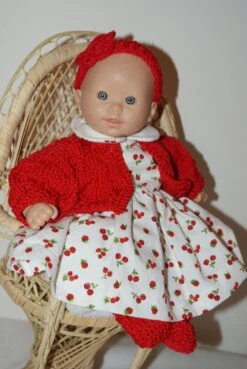 Vêtement Pour Poupée De 30 Cm, Petite Robe Fond Blanc Imprimée De Petits Fruits Rouges, Pull Rouge