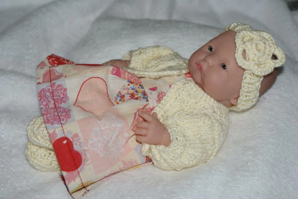 Vêtement Pour Poupée Style Berenguer De 24 Cm Robe En Coton Fond écru Imprimée De Cœurs 2 Vêtement Pour Poupée Style Berenguer De 24 Cm Robe En Coton Fond écru Imprimée De Cœurs – Image 2