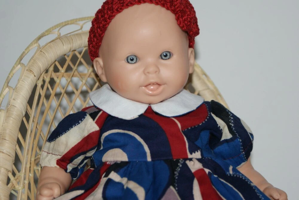Vêtement Pour Poupon 30 Cm Robe Imprimé Géométriques Tons Bordeaux Et Bleus 5 Vêtement Pour Poupon 30 Cm Robe Imprimé Géométriques Tons Bordeaux Et Bleus – Image 5