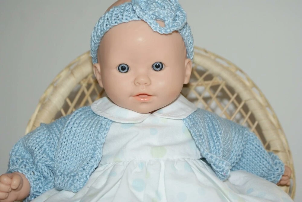 Vêtement Pour Poupée 30 Cm Robe Fond Blanc Imprimée Pois Bleus Et Verts Pastels 3 Vêtement Pour Poupée 30 Cm Robe Fond Blanc Imprimée Pois Bleus Et Verts Pastels – Image 3