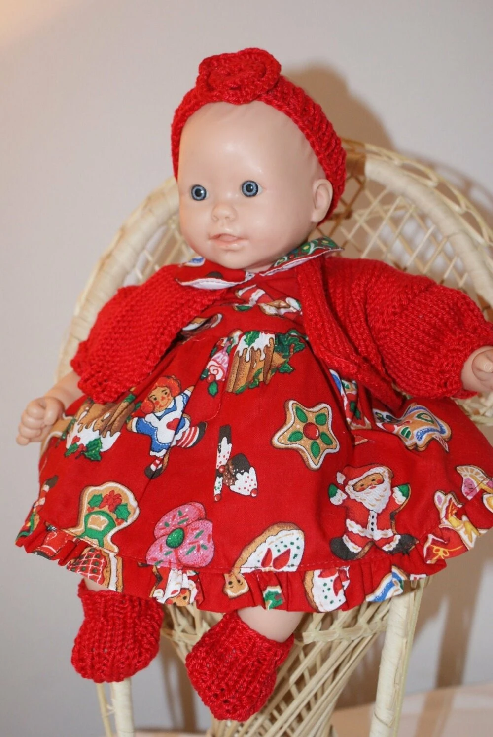 Vetement Pour Poupée 30 Cm Tenue Thème Noël Robe Fond Rouge Imprimée Gâteaux De Noel 1 Vetement Pour Poupée 30 Cm Tenue Thème Noël Robe Fond Rouge Imprimée Gâteaux De Noel
