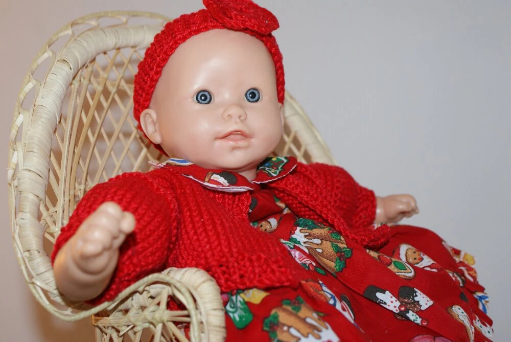 Vetement Pour Poupée 30 Cm Tenue Thème Noël Robe Fond Rouge Imprimée Gâteaux De Noel 5 Vetement Pour Poupée 30 Cm Tenue Thème Noël Robe Fond Rouge Imprimée Gâteaux De Noel – Image 5