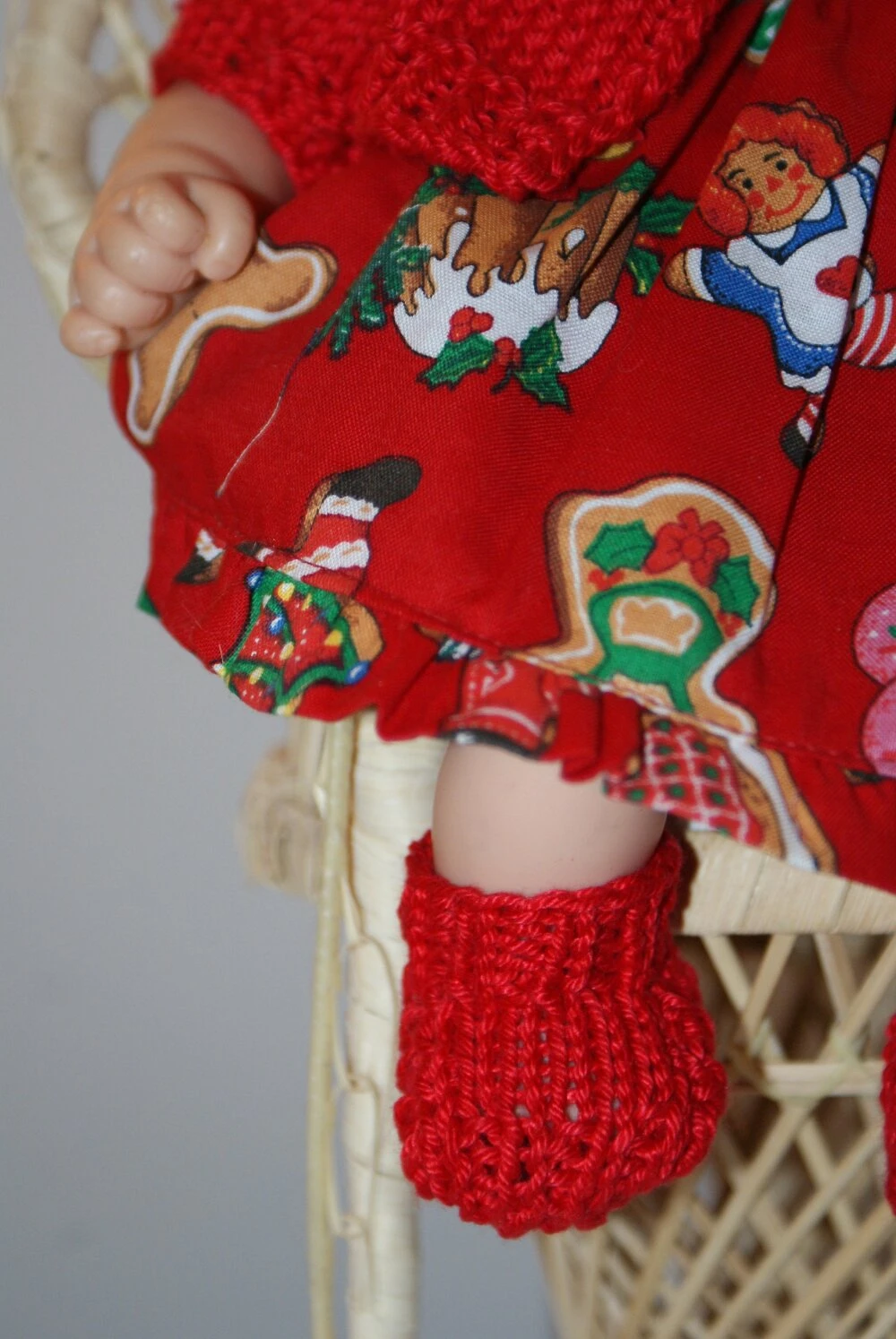 Vetement Pour Poupée 30 Cm Tenue Thème Noël Robe Fond Rouge Imprimée Gâteaux De Noel 6 Vetement Pour Poupée 30 Cm Tenue Thème Noël Robe Fond Rouge Imprimée Gâteaux De Noel – Image 6