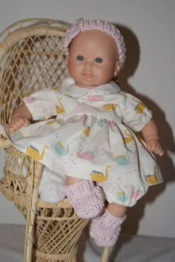 Vêtement Pour Poupon 30 Cm Robe Fond Blanc Imprimé De Petites Cocottes En Papiers Tons Pastels Multicolores -Éclat Boutique 2855413 vetement pour poupon 30 cm orange et bordeaux avec formes g 5