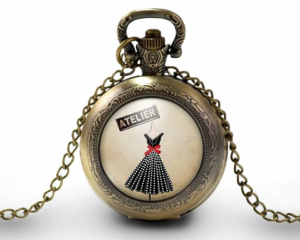 Montre à Gousset, Sautoir Illustré -robe -l'atelier De Couture-cadeau De Noël Femme - Anniversaire Femme - Saint Valentin - Bronze (ref.26) 2 Montre à Gousset, Sautoir Illustré -robe -l'atelier De Couture-cadeau De Noël Femme - Anniversaire Femme - Saint Valentin - Bronze (ref.26) – Image 2