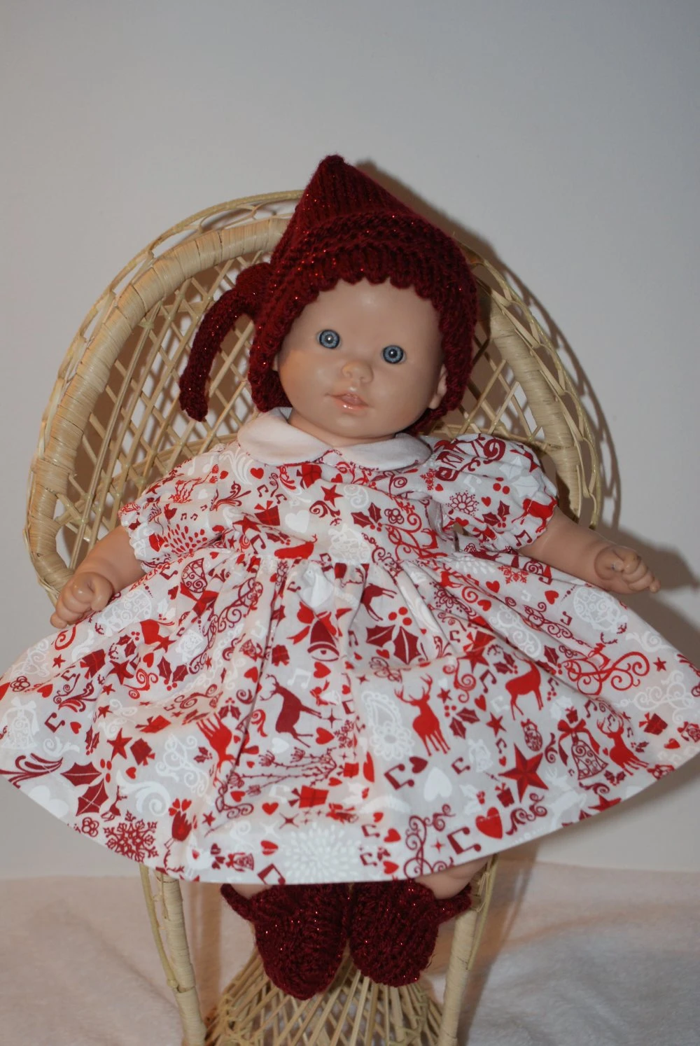 Vêtement Pour Poupon 30 Cm Robe Rouge Et Bordeaux Theme Noel Avec Bonnet Lutin Rouge 5 Vêtement Pour Poupon 30 Cm Robe Rouge Et Bordeaux Theme Noel Avec Bonnet Lutin Rouge – Image 5