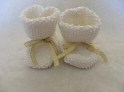 Robe Sans Manches Blanc Pour Bébé Fille Taille 3 Mois -Éclat Boutique 3278512 robe sans manches avec son ruban et ses chaussons blanc en c 3