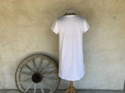 Robe Trapèze Blanche à Manches Courtes En Viscose Mélangé, Robe Blanche, Robe D'été 6 Robe Trapèze Blanche à Manches Courtes En Viscose Mélangé, Robe Blanche, Robe D'été -Éclat Boutique 3315618 robe trapeze a fleurs sur fond rouge courte ample sans 3