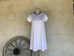 Robe Trapèze Blanche à Manches Courtes En Viscose Mélangé, Robe Blanche, Robe D'été 7 Robe Trapèze Blanche à Manches Courtes En Viscose Mélangé, Robe Blanche, Robe D'été -Éclat Boutique 3315618 robe trapeze a fleurs sur fond rouge courte ample sans 4