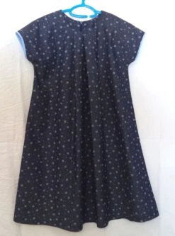 Robe Fillette, Coton "effet Jean Léger à Fleurs", Plis Devant Et Dos, Taille 12 Ans, Fait-main .