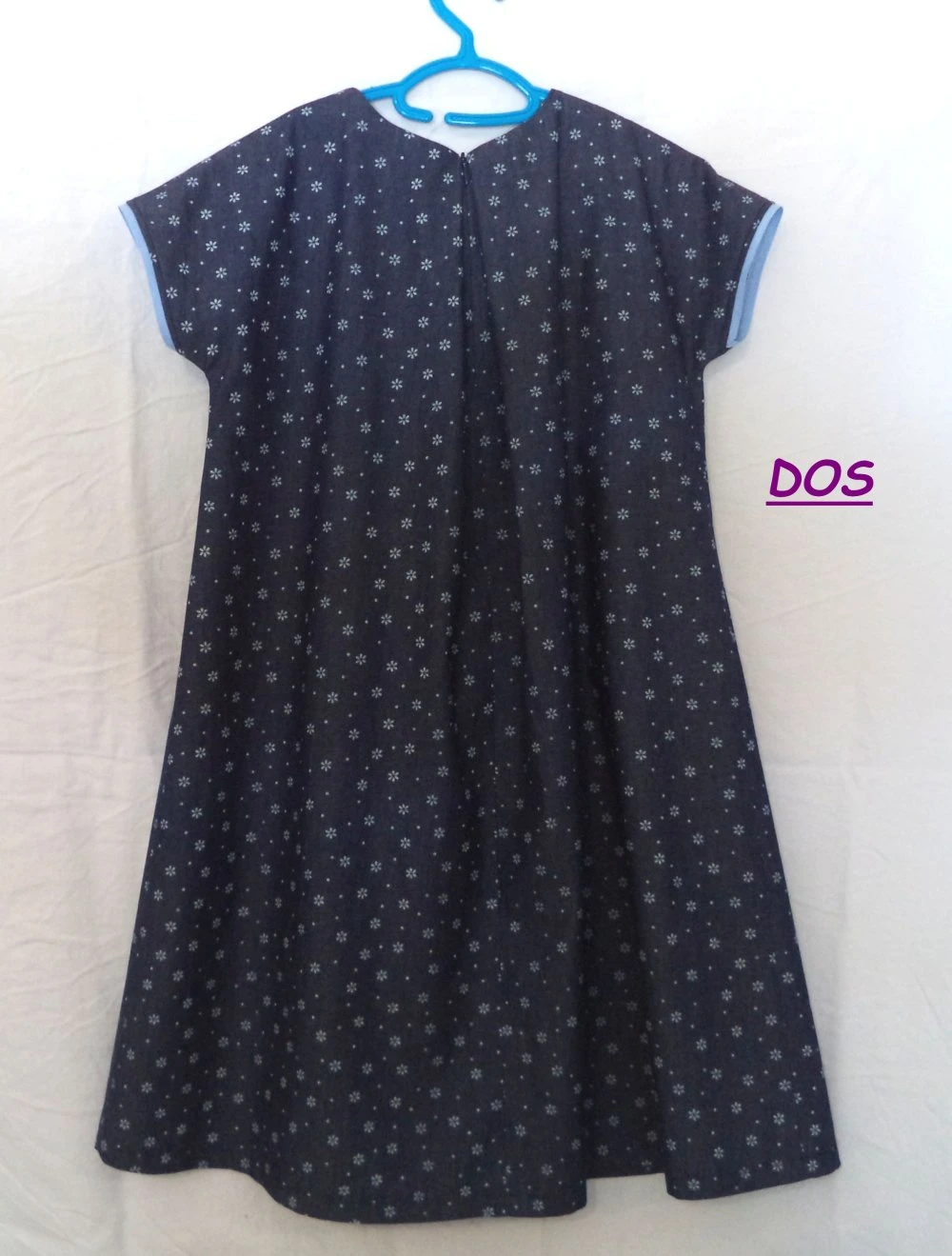 Robe Fillette, Coton "effet Jean Léger à Fleurs", Plis Devant Et Dos, Taille 12 Ans, Fait-main . 2 Robe Fillette, Coton "effet Jean Léger à Fleurs", Plis Devant Et Dos, Taille 12 Ans, Fait-main . – Image 2