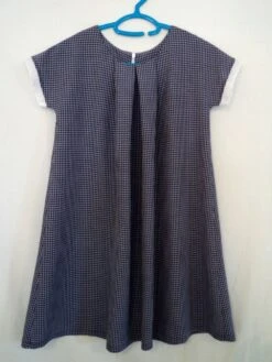 Robe Fillette, En Coton Gaufré , Plis Encolure, Manches Tombantes, Fait-mains.