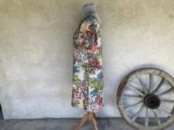 Robe Forme Trapèze Ample Encolure En V Devant Et Dos à Manches Courtes, En Viscose à Fleurs Doublée Voile De Coton -Éclat Boutique 3793562 robe trapeze ample a manches courtes et encolure ronde r 3