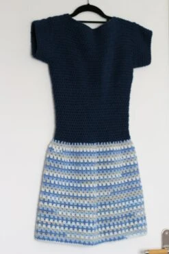 Robe Crochet Degradé De Bleus Manches Courtes -Éclat Boutique 3839210 robe crochet degrade de bleus manches courtes 5