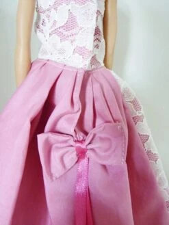 Robe De Bal Rose Et Dentelle Poupée Barbie Duchesse Eowyn -Éclat Boutique 4016809 robe de bal poupee barbie duchesse eowyn 4