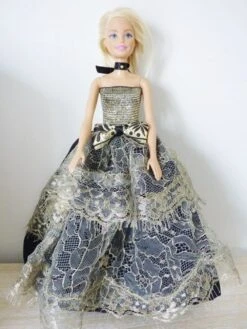 Robe De Bal Poupée Barbie Noire Et Dorée Comtesse Eliana