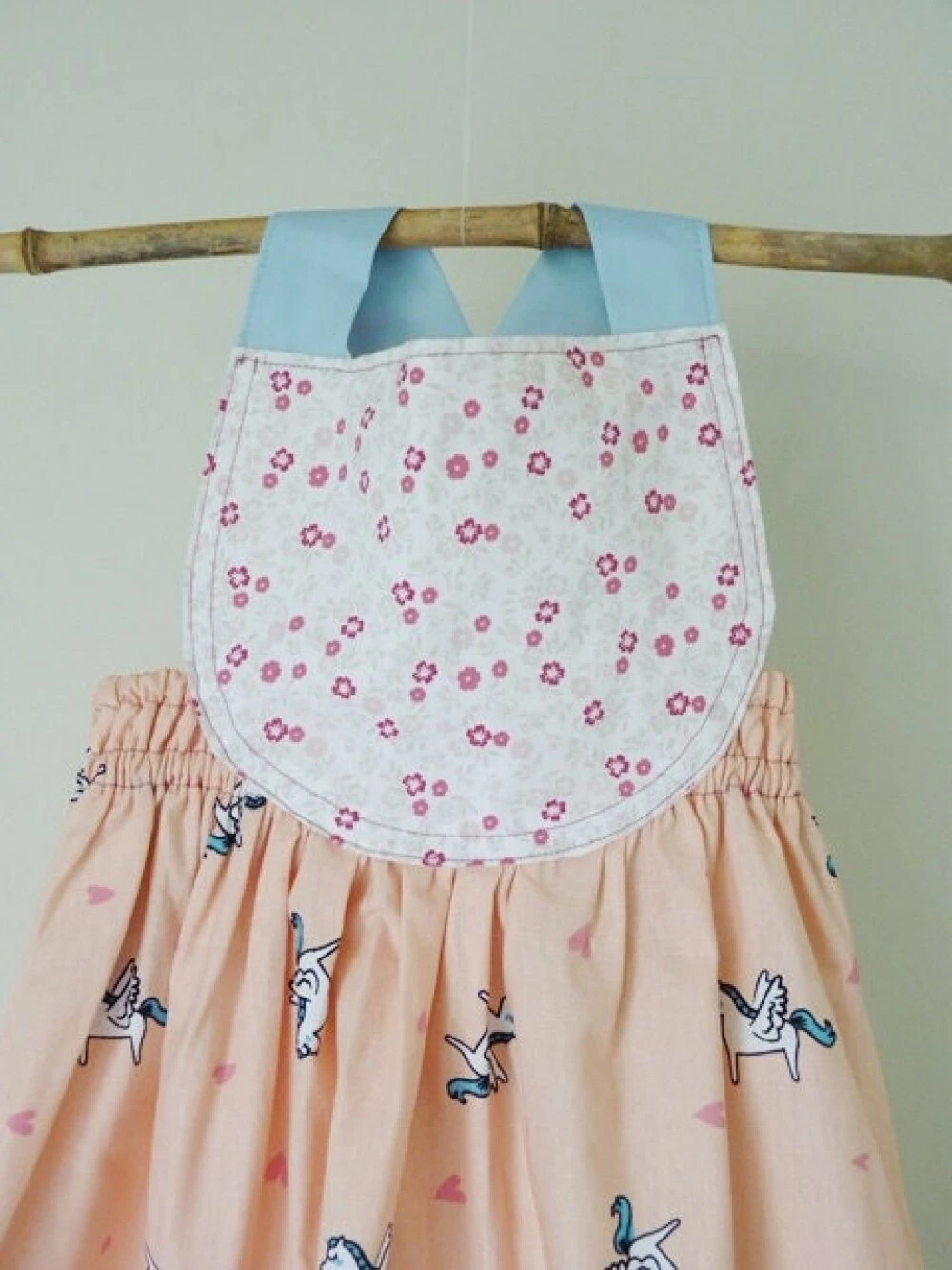 Robe Tablier Fleurs Et Licornes Taille 3/4 Ans 2 Robe Tablier Fleurs Et Licornes Taille 3/4 Ans – Image 2