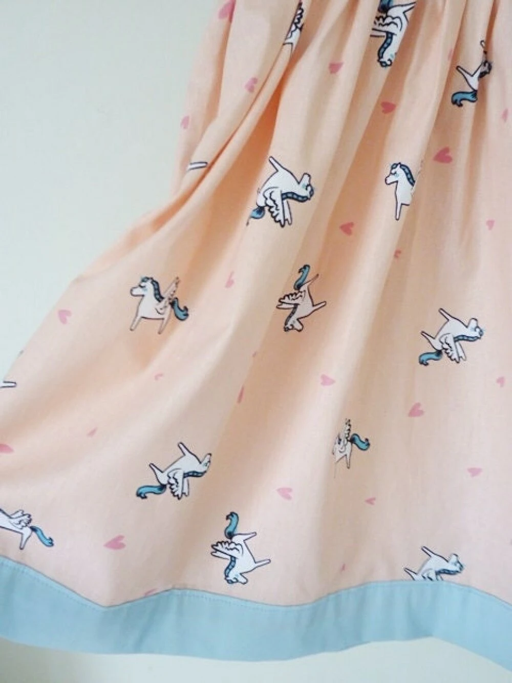 Robe Tablier Fleurs Et Licornes Taille 3/4 Ans 4 Robe Tablier Fleurs Et Licornes Taille 3/4 Ans – Image 4