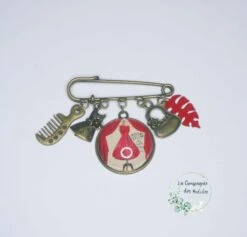 Broche épingle " Robe Rouge " Breloque Bonze Et Pompon, Idée Cadeau