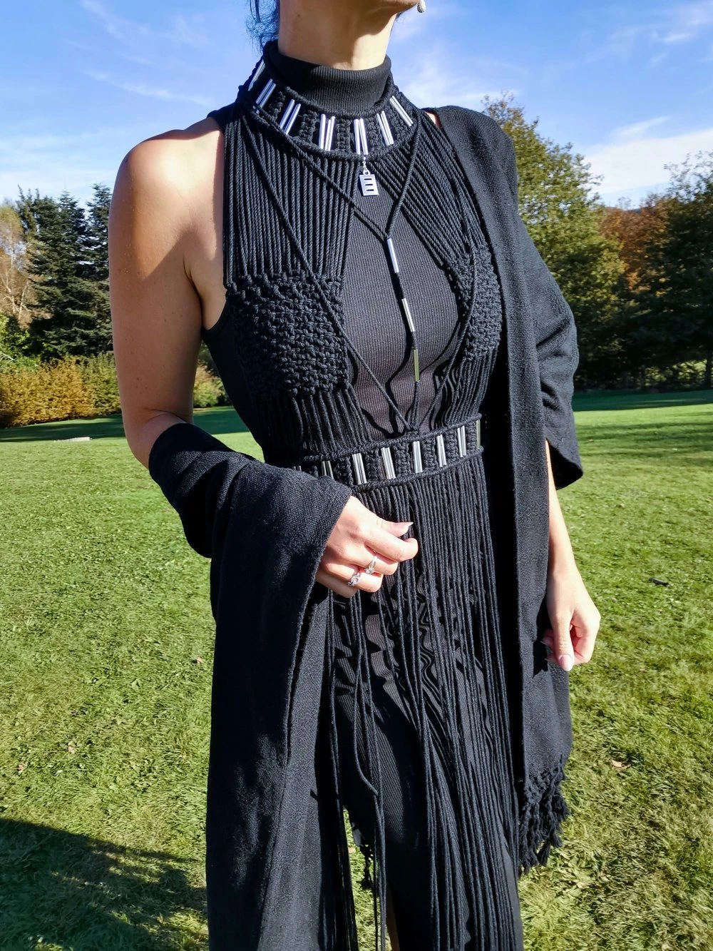 "jondal" Boho Dress Black Macrame Handmade Braided Dress With Silvered Tubes Festival Coachella Ibiza Robe Tressée En Macramé 3 "jondal" Boho Dress Black Macrame Handmade Braided Dress With Silvered Tubes Festival Coachella Ibiza Robe Tressée En Macramé – Image 3