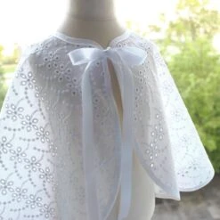 Cape De Baptême Pour Bébé Fille, Broderie Anglaise, Robe De Baptême, Tenue Cérémonie Fille, Cape Blanche -Éclat Boutique 4268279 cape bapteme blanche en broderie anglaise vetement ceremo 5