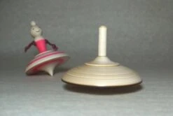 Deux Toupies (lot), Bois D'érable (mapple) Et Tilleul (lime Wood), Dont Une Ballerine à La Robe Rose ; Tournage Manuel -Éclat Boutique 4336590 deux toupies lot bois d erable mapple et tilleul lime 3